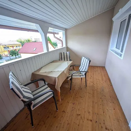 Apartment In 48126
